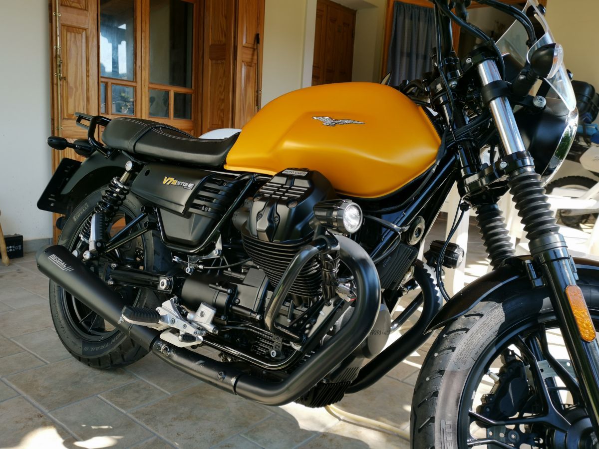 Mistral Short Exhaust - Moto Guzzi V7 III