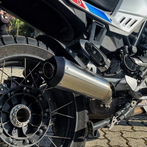 Scarico Avion X in finitura satinata specifico per Moto Guzzi V100 Stelvio